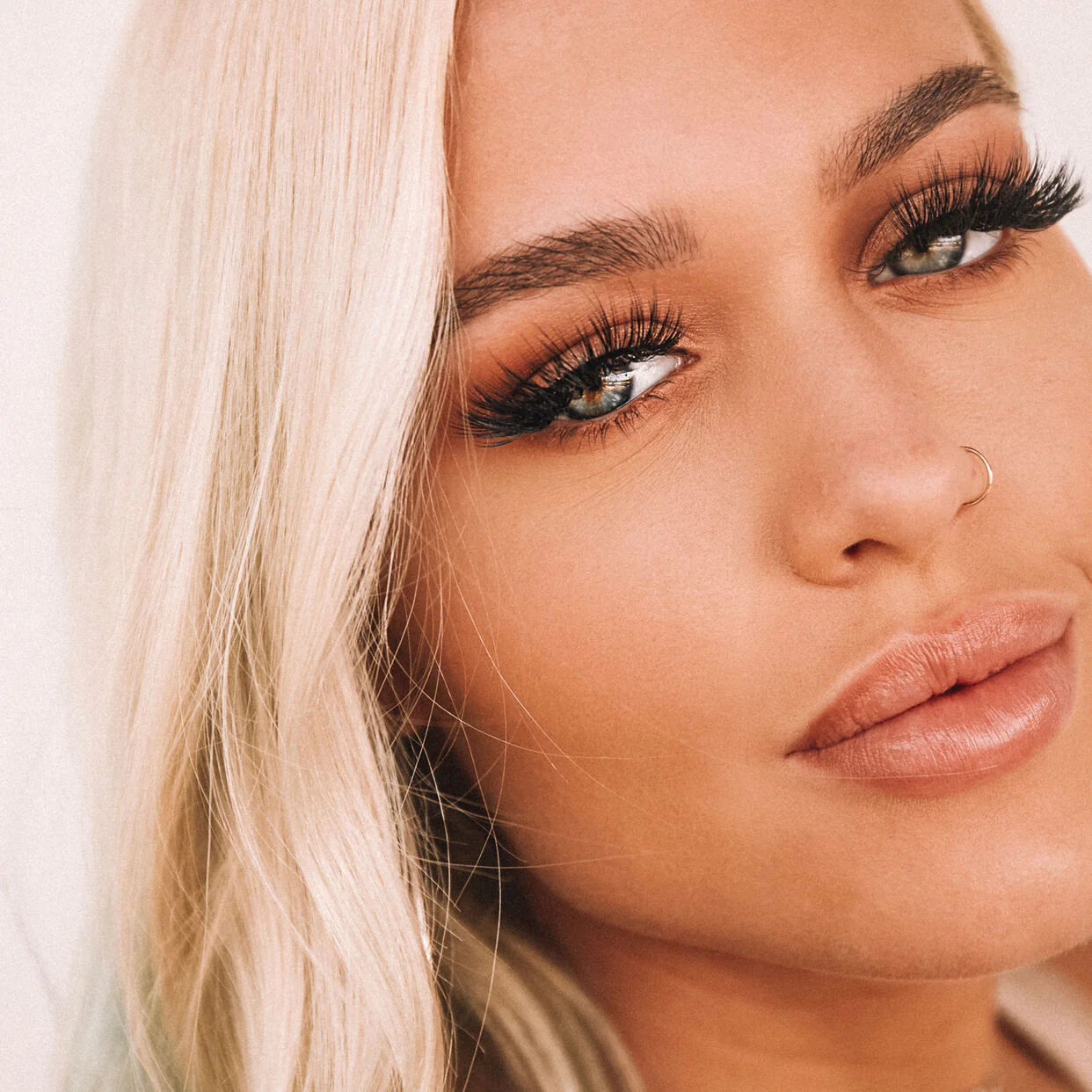 Huda Beauty Classic False Lash - Lottie #19 - Image 3